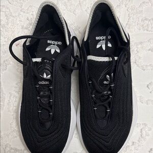 Adidas Men's Black and White Sneakers